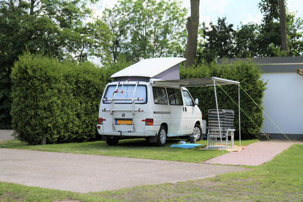 Campervan bij Camping Groningen INternationaal